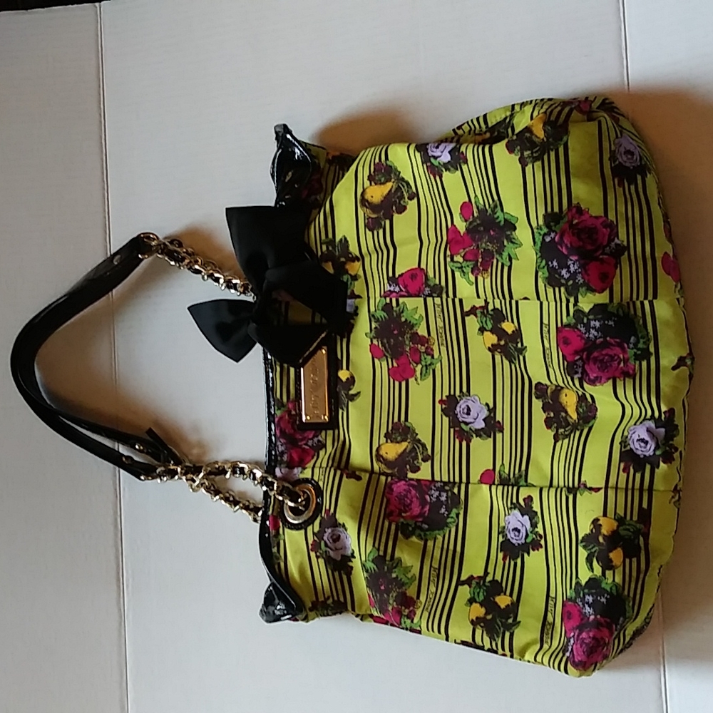 VGUC. Betsy Johnson shoulder bag.